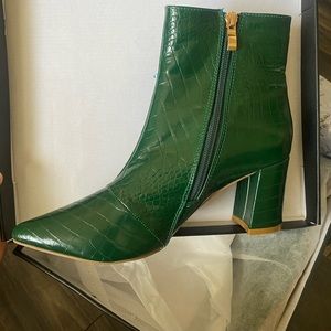 Lulus Green Crocodile-Embossed Pointed-Toe Ankle Booties